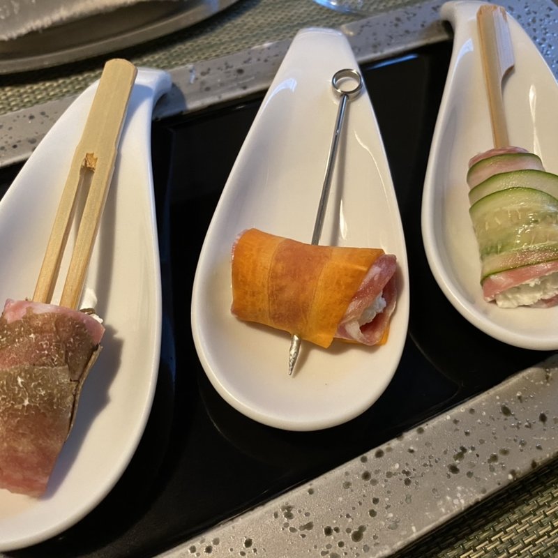 自家製リコッタチーズとサラミのカネロニ仕立て(レストラン・ピウ)