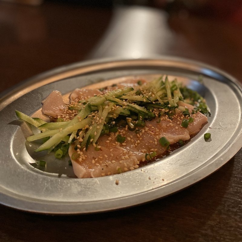 赤鶏ムネ肉のお刺身(つるこう)