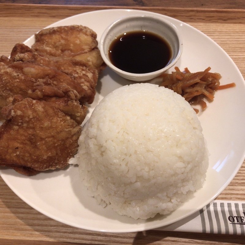からあげごはん(ブタに真珠カフェ)