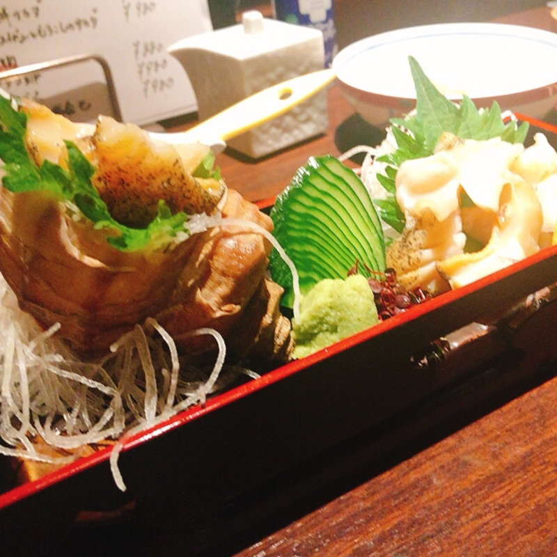 つぶ貝の刺身(魚心 新宿総本店)