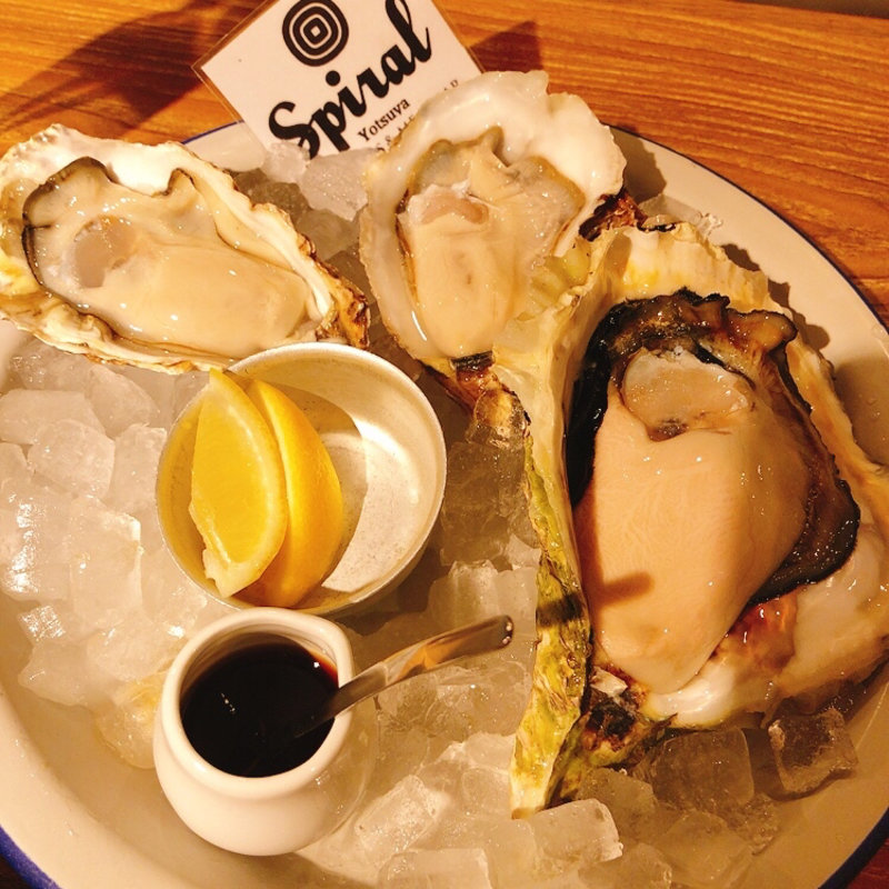 生牡蠣(オイスター&ミートバル スパイラル 四ツ谷)