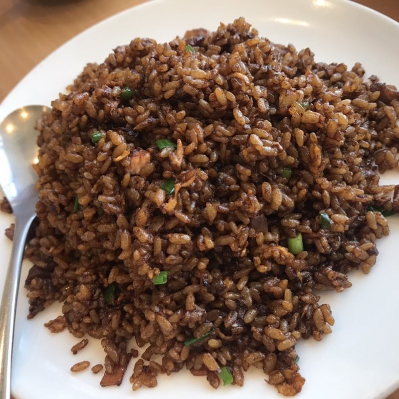 黒チャーハン(福満園 新館)