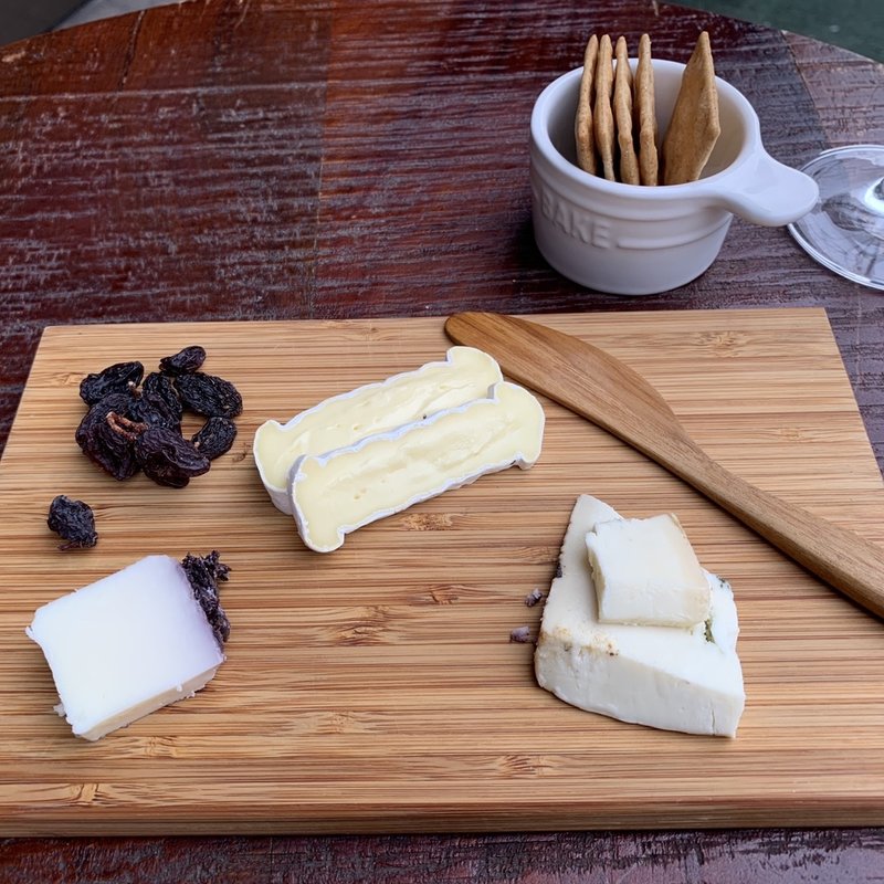 チーズ盛り合わせ(がりばるでぃ根津)