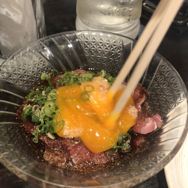 ホホ肉ユッケ(韓国風)(豪快 立ち寿司 難波南海通り店 )