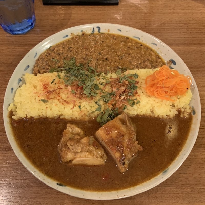 チキンカレー ＋あいがけキーマ(カレーの店 八月)