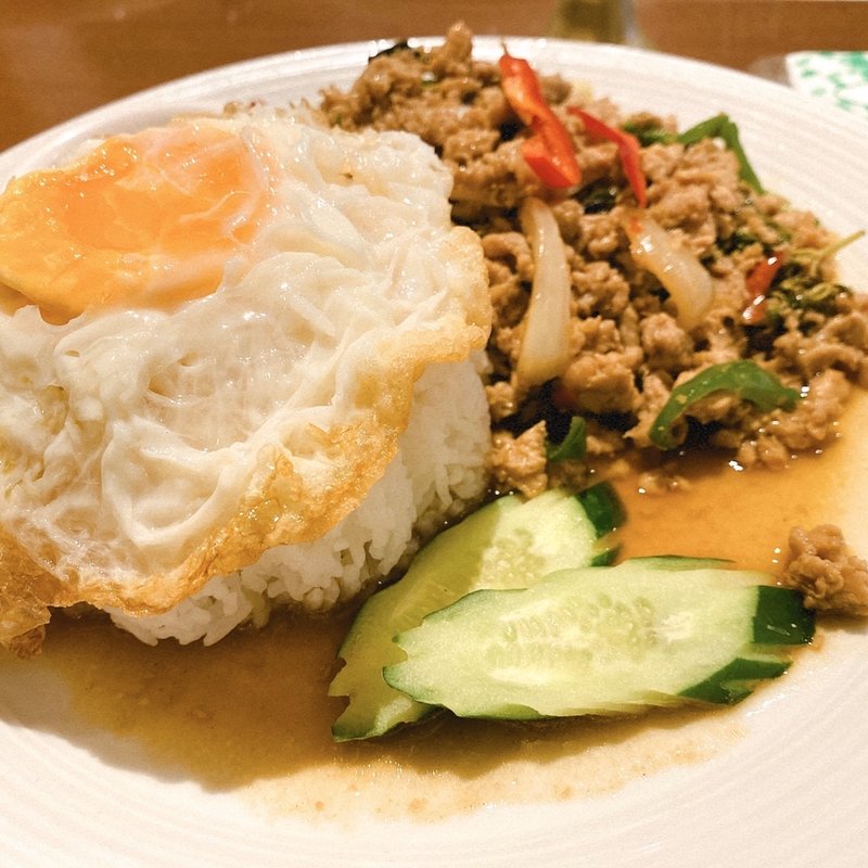 パッドガパオ（ガイムー）(タイレストラン Bangkok Oriental)