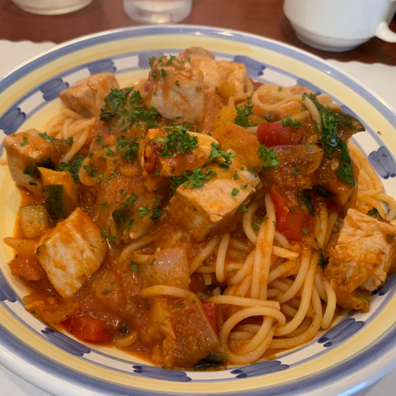 キハダマグロのトマトバジルソーススパゲッティ(タベルナ・パパ )