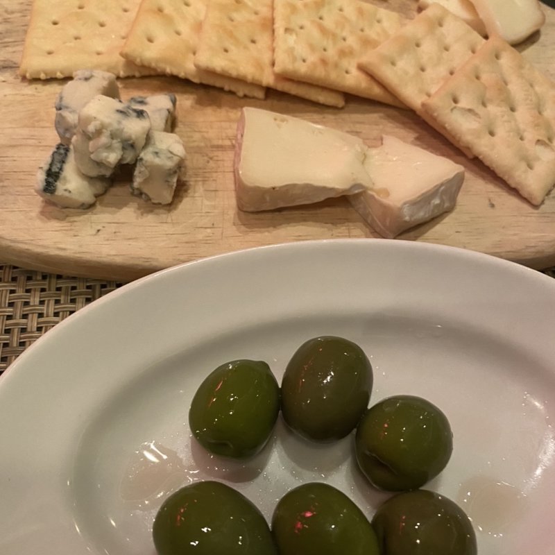 チーズ盛り合わせ(カフェ ラ・ボエム 麻布十番 （Cafe La Boheme）)