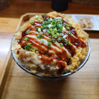 旨辛チーズカツ丼(大盛無料)(居酒屋みさこ)