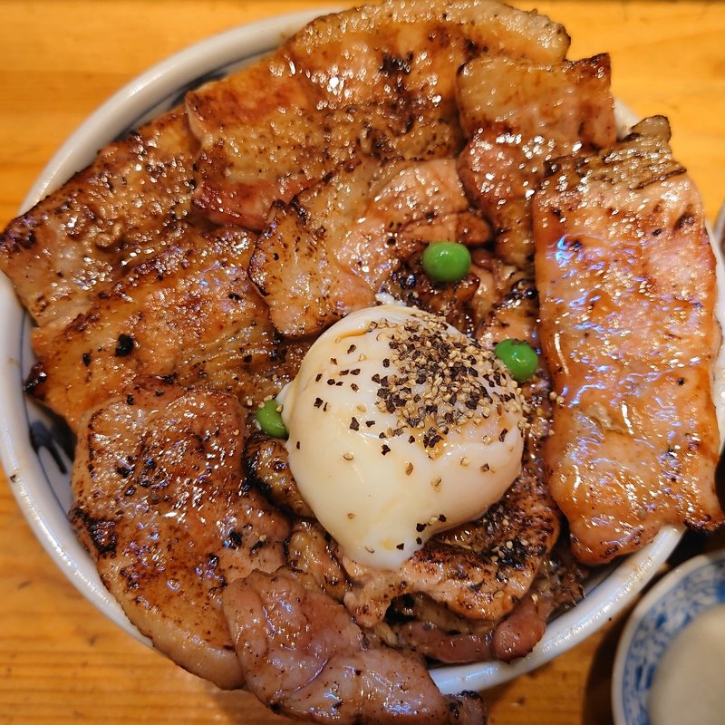 ロース・バラ豚丼(大)温玉乗せ(十勝亭)
