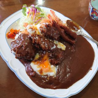 トリオカレー大盛温玉乗せ(キッチンとんとん)