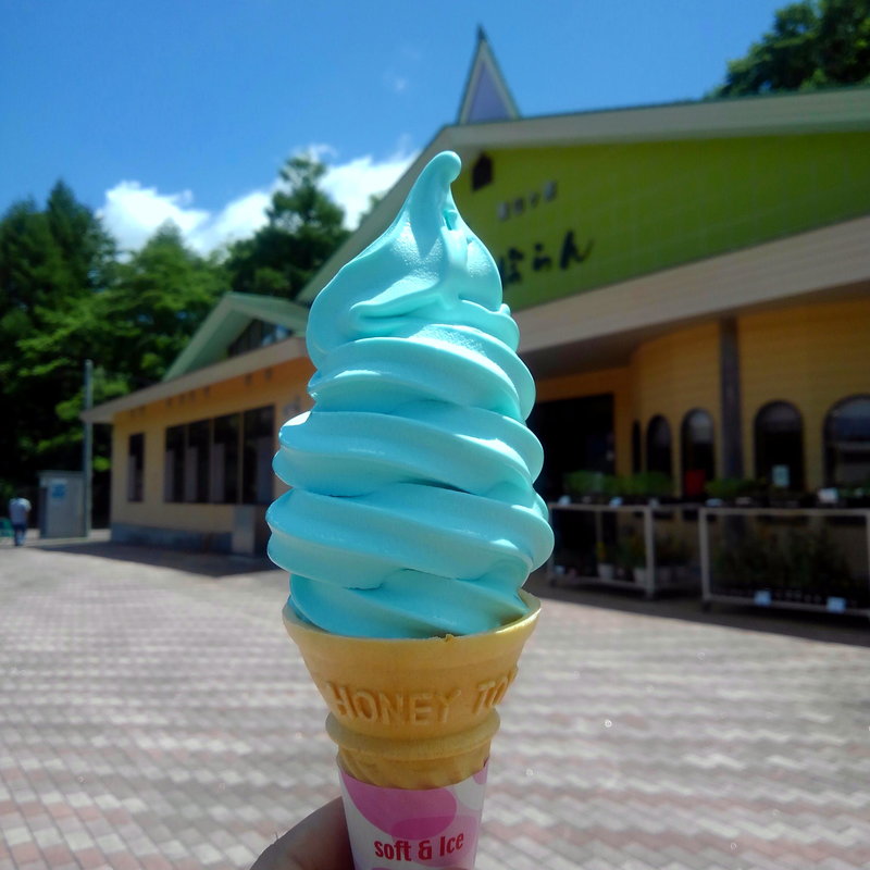 ラムネ味ソフトクリーム(道の駅 種山ヶ原 ぽらん )