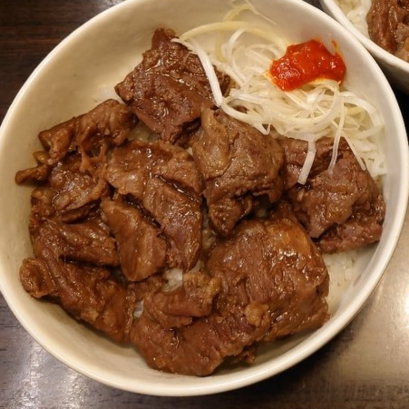 カルビ丼(夜限定)(あじ平ラーメン)