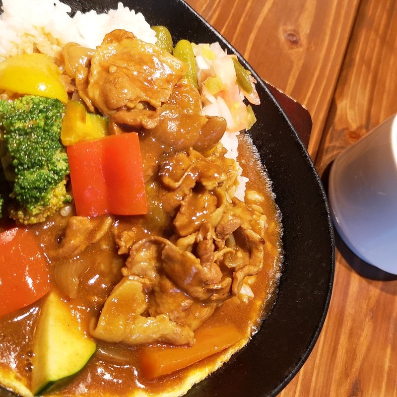 鉄板ベジタブルポークカレー(Ringo's Saloon)