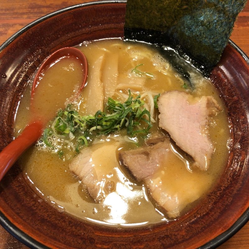 とんこつラーメン(老麺茶屋 豚竹林 （とんちくりん）)