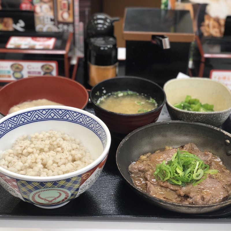 牛タン麦とろ御膳(吉野家 新４号線上三川店 )