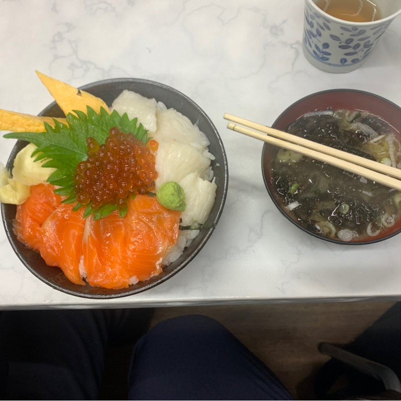 エンガワ・サーモン・イクラ丼(忘れた)