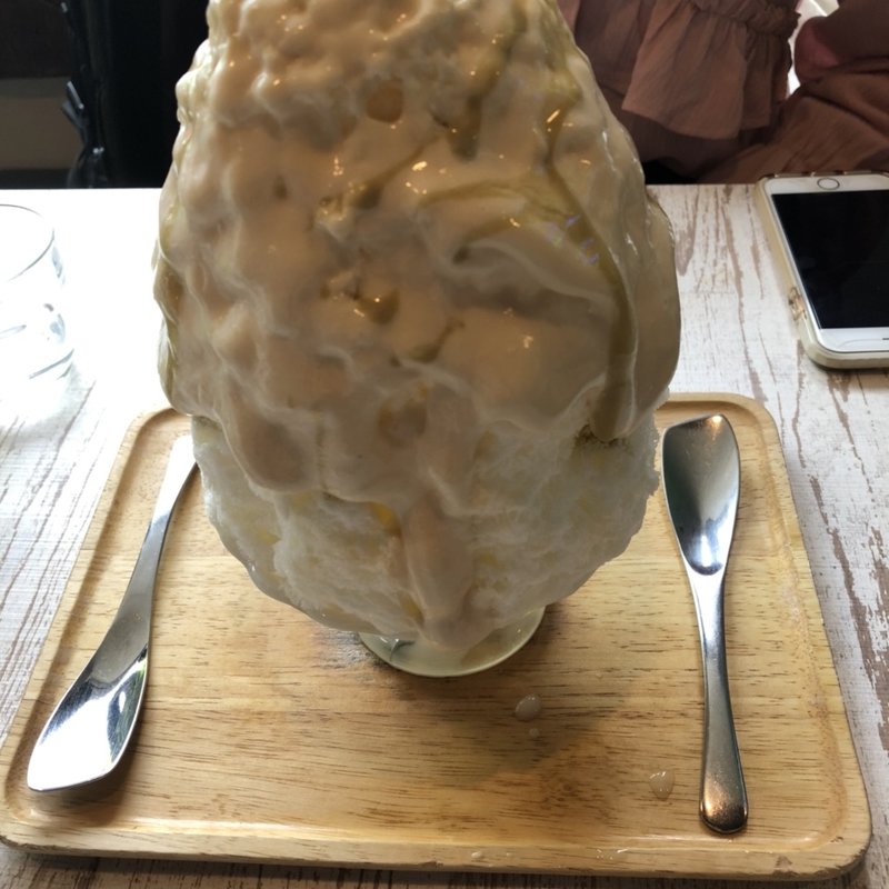 ピスタチオ(ブン ブン ブラウ カフェ ウィズ ビーハイヴ （Bum Bun BLau Cafe with BeeHive）)