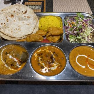 グジャラート・ターリー・ランチ（西インド料理）(カジャナ)