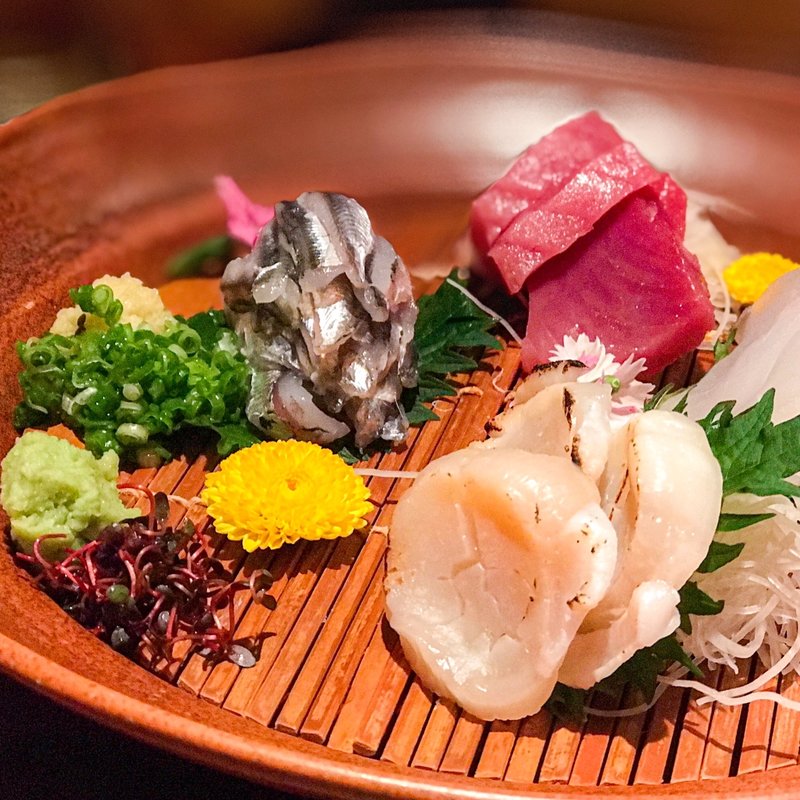 刺身盛り合わせ(魚籠 （びく）)