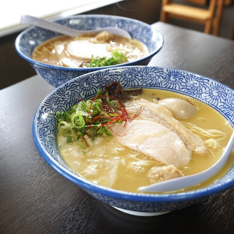 味玉入り濃厚塩鶏そば(煮干し・鶏白湯 中華そば 鶏革命 八幡本城店)