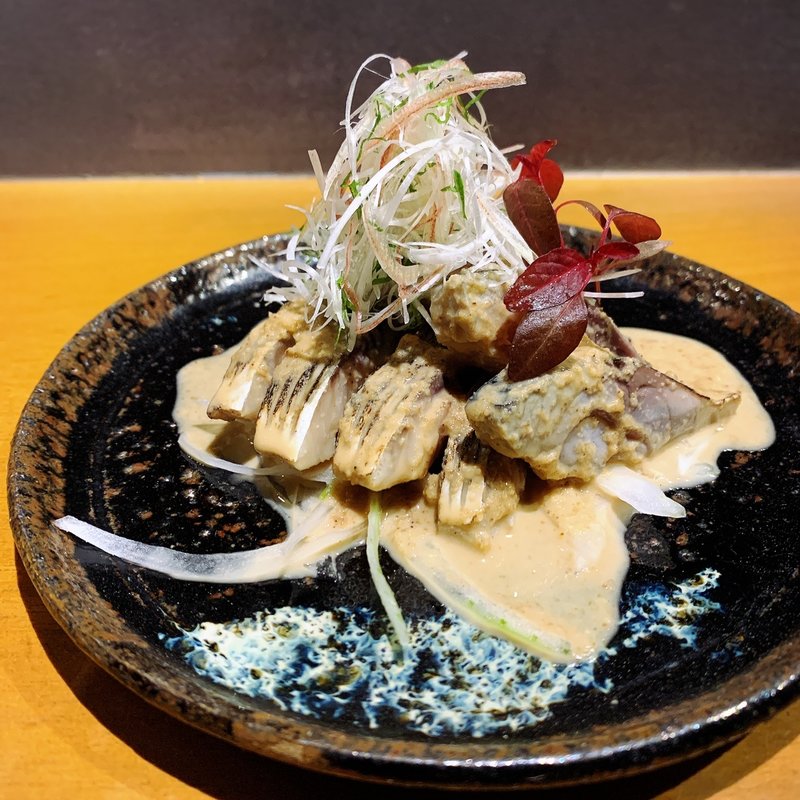 炙り〆鯖と香味野菜の胡麻和え(伊勢海老蕎麦 清正)