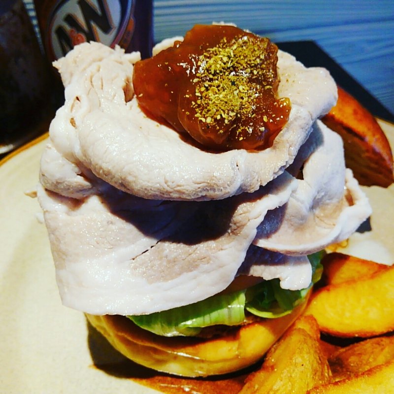霧島ポークの冷しゃぶバーガー～ポン酢のジュレのせ(だるま珈琲)