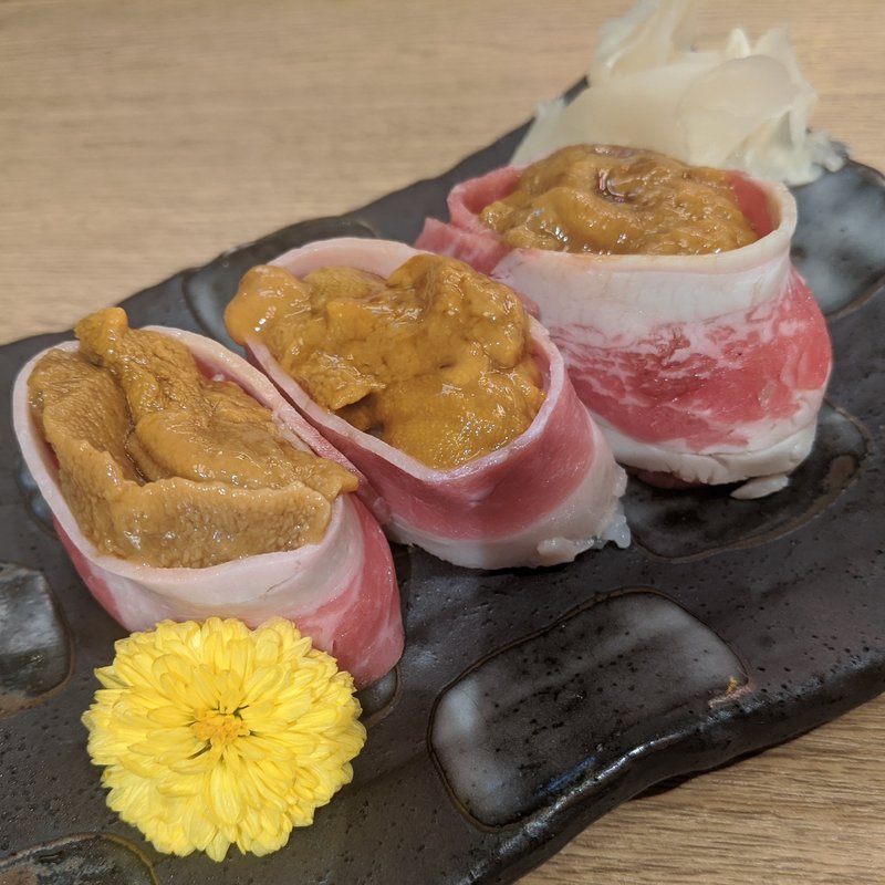 牛肉巻生うに(牛寿司の牛味蔵)