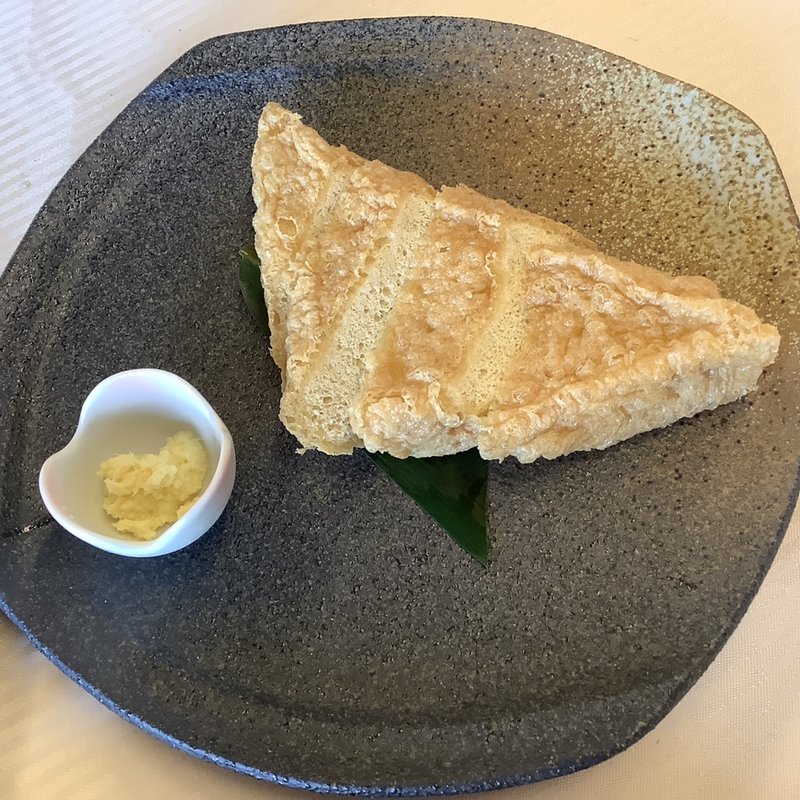 定義山名物三角揚げ(泉国際ゴルフ倶楽部)