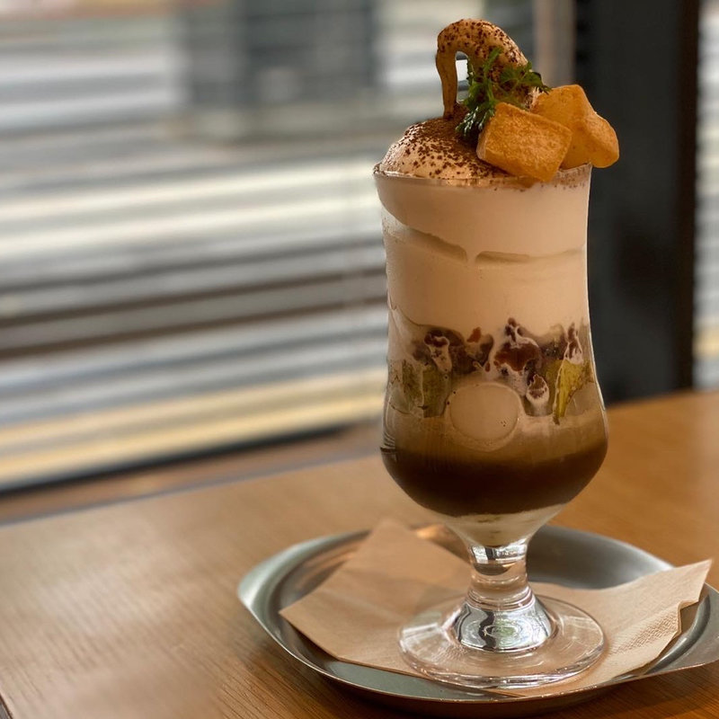 ほうじ茶とピスタチオアイスのパフェ(オレンジカフェ-Orange Cafe)