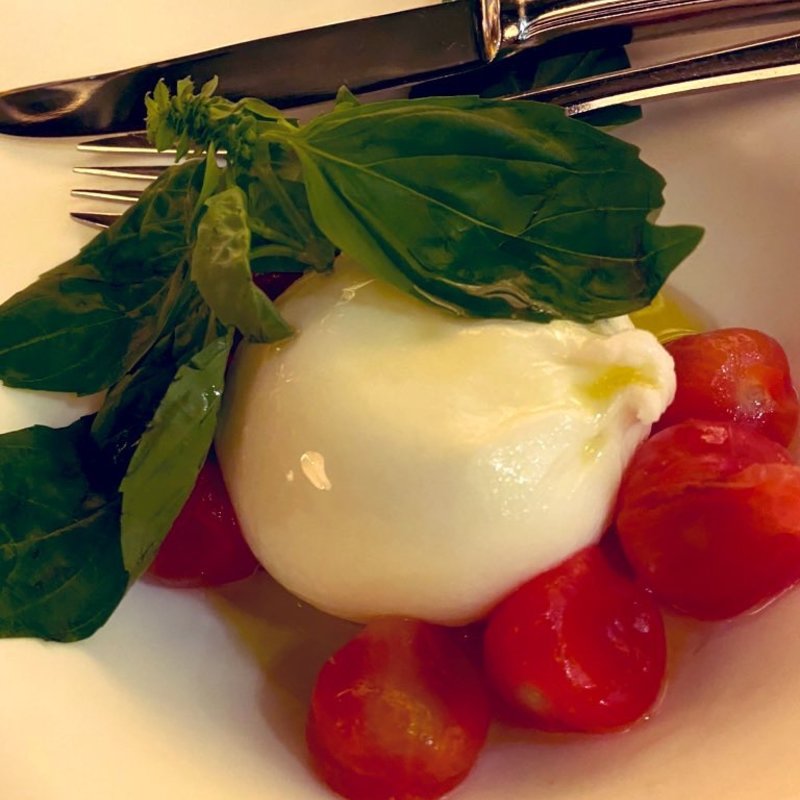 ブラータチーズのカプレーゼ(カフェ ラ・ボエム 桜新町 )