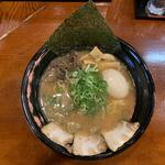 豚骨醤油　味玉ラーメン