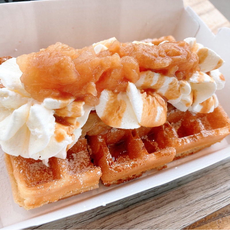 キャラメルりんごワッフル(ドリンクセット)(マザーリーフ・ティースタイル 大崎店)