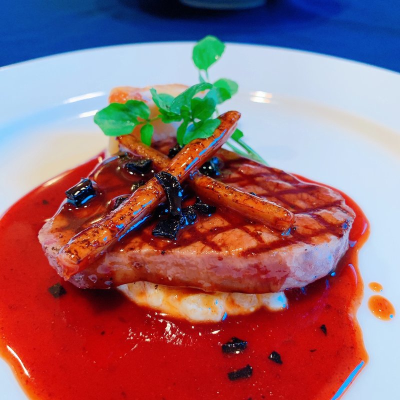 特選牛フィレ肉のステーキ　トリュフのソース(fi-ne)