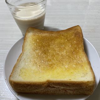 練乳生クリーム食パン(ベーカリートレント)