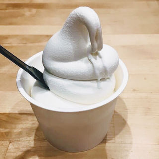 北海道牛乳ソフトクリーム (Cafe du Riche （カフェドリッチェ）)