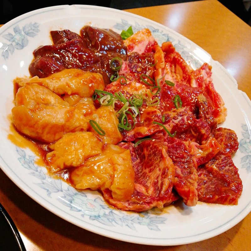 ハラミ レバー ミノ カルビ(焼肉 港)