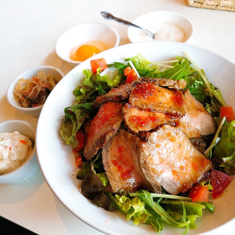 ローストビーフ丼(Corsairkitchen コルセアキッチン)