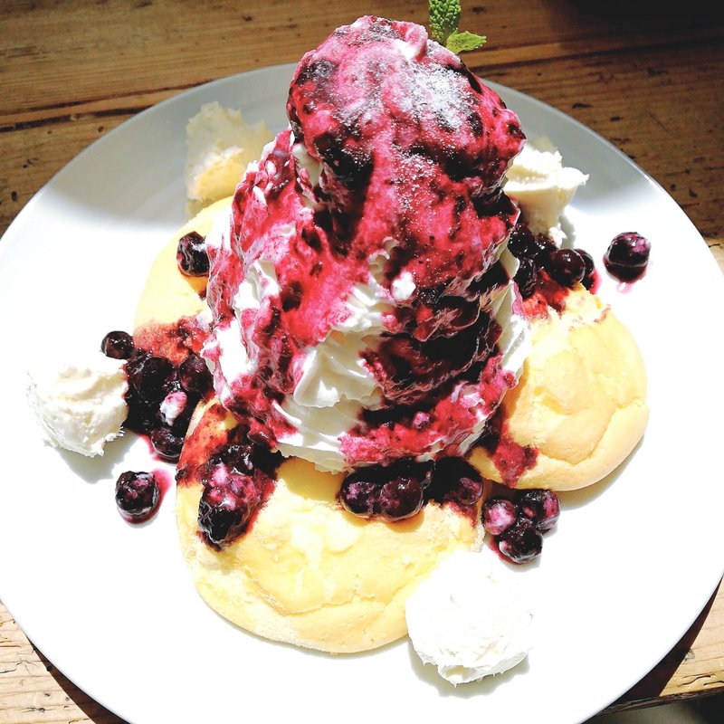 ブルーベリーレアチーズパンケーキ(Cafe Blue)