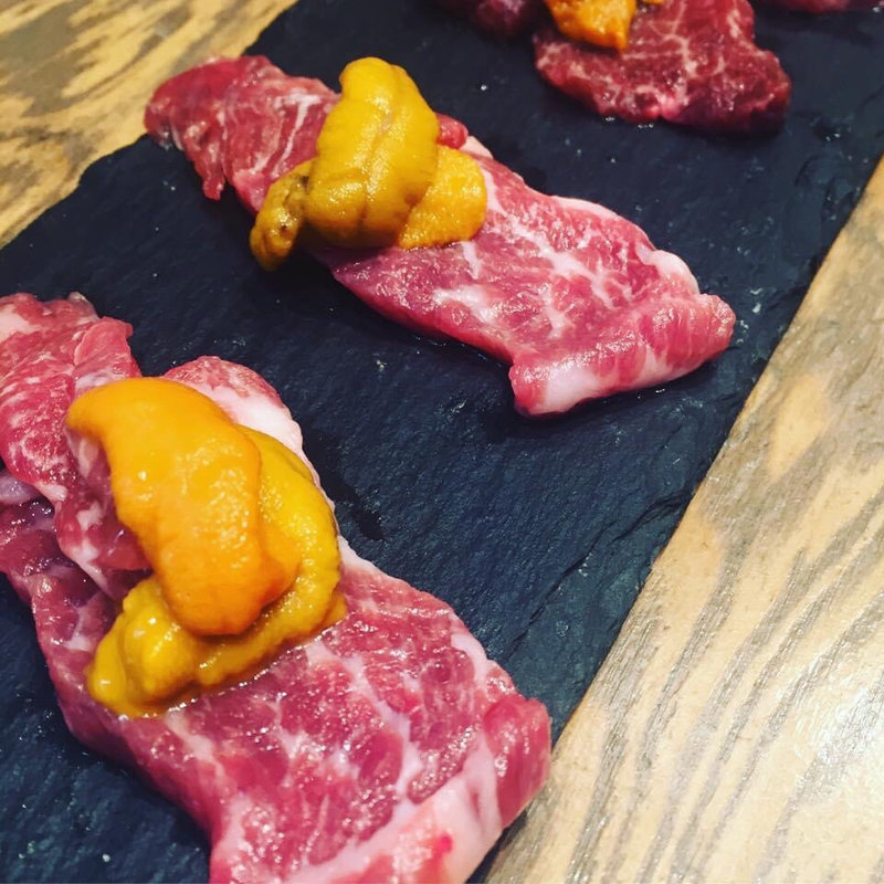 雲丹と肉刺し(うに小屋 渋谷店)