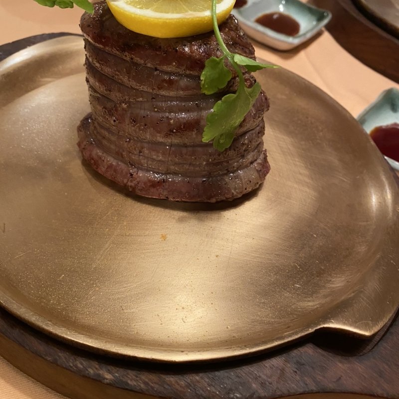 特選極上優秀松坂牛ステーキ（最優秀牛）800g(ステーキハウス キッチンリボン)