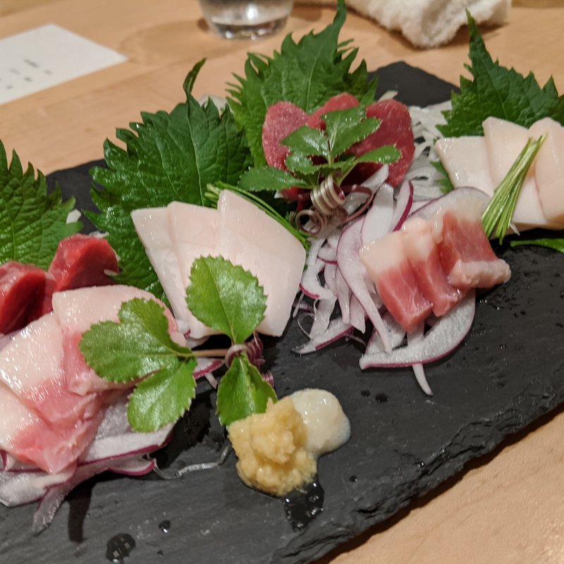 馬刺し盛り合わせ(馬刺料理と季節の割烹 そま莉)