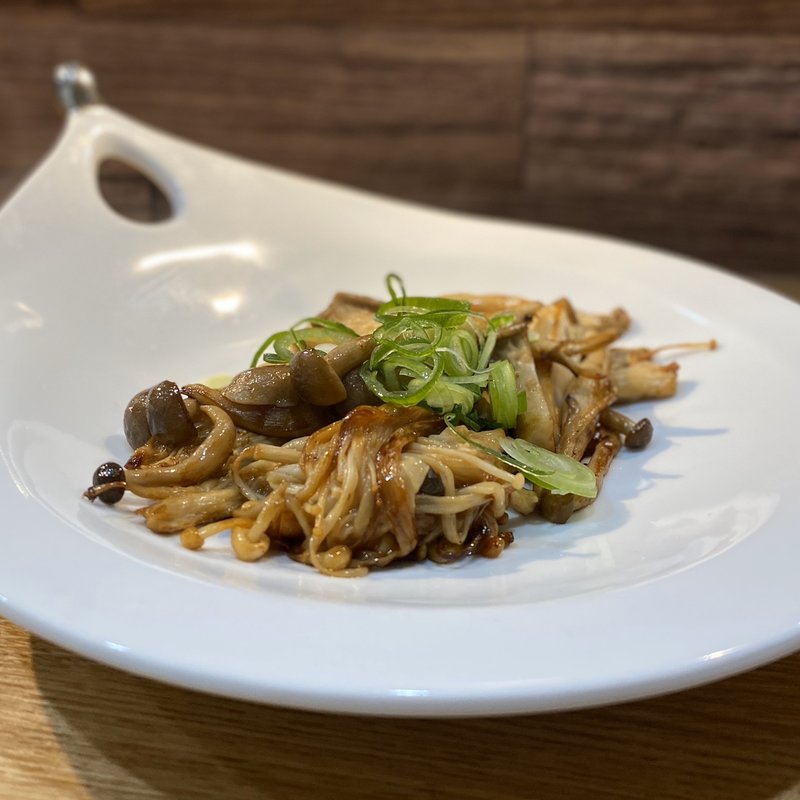 山盛りきのこ(鉄板焼 開夢)