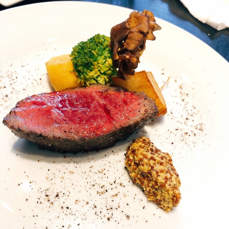 十勝ジャージー牛のステーキ十勝の野菜とともに(プティ サレ)