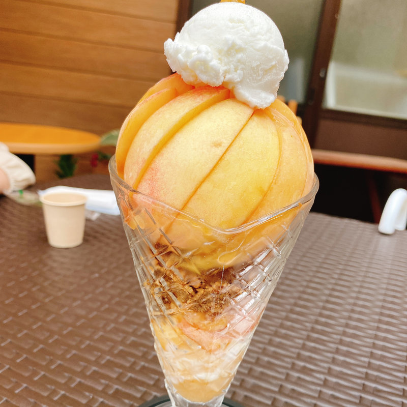 桃のパフェ(藤桃庵 （トウトウアン）)