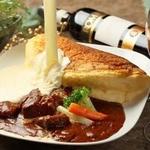 スフレオムレツ　～牛バラ肉の赤ワイン煮込み～