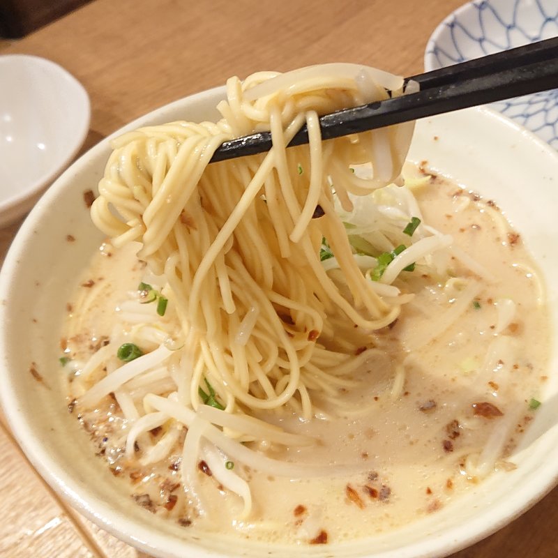 黒豚とんこつラーメン(アカマル屋 川崎東口店)