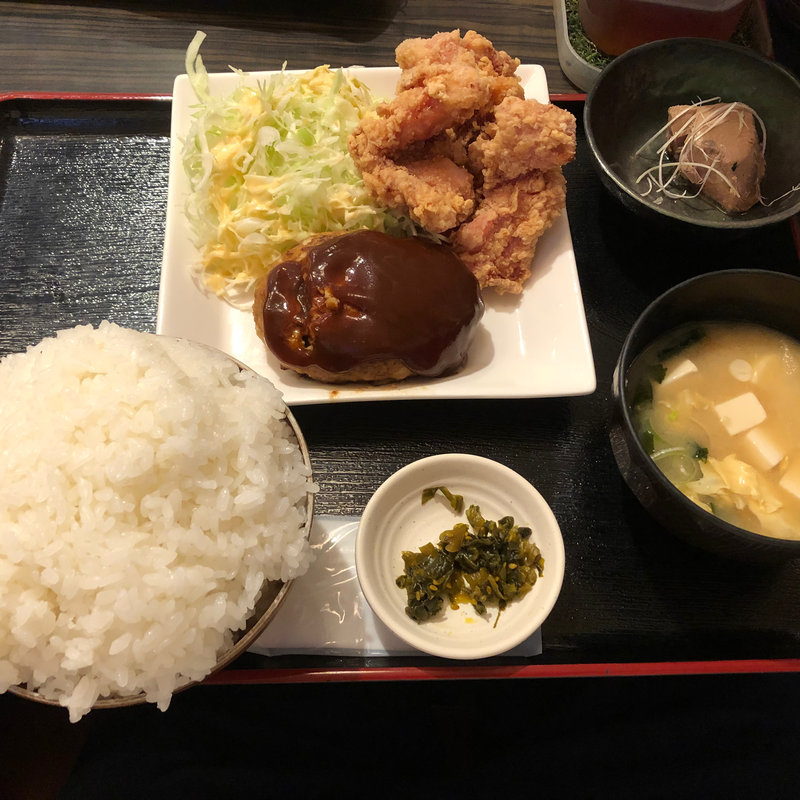 ハンバーグと鳥唐定食(男子厨房酒場 蔵の灯)
