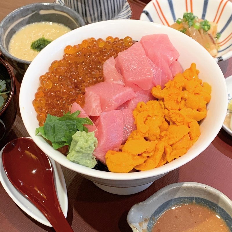ぜいたく丼(田中田式 海鮮食堂 魚忠 西麻布店)