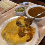 オムカレービーフ(カレーのモコモコ )